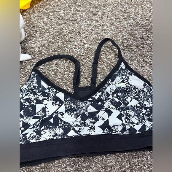 Nike Dri-FIT sport bra - Picture 1 of 4